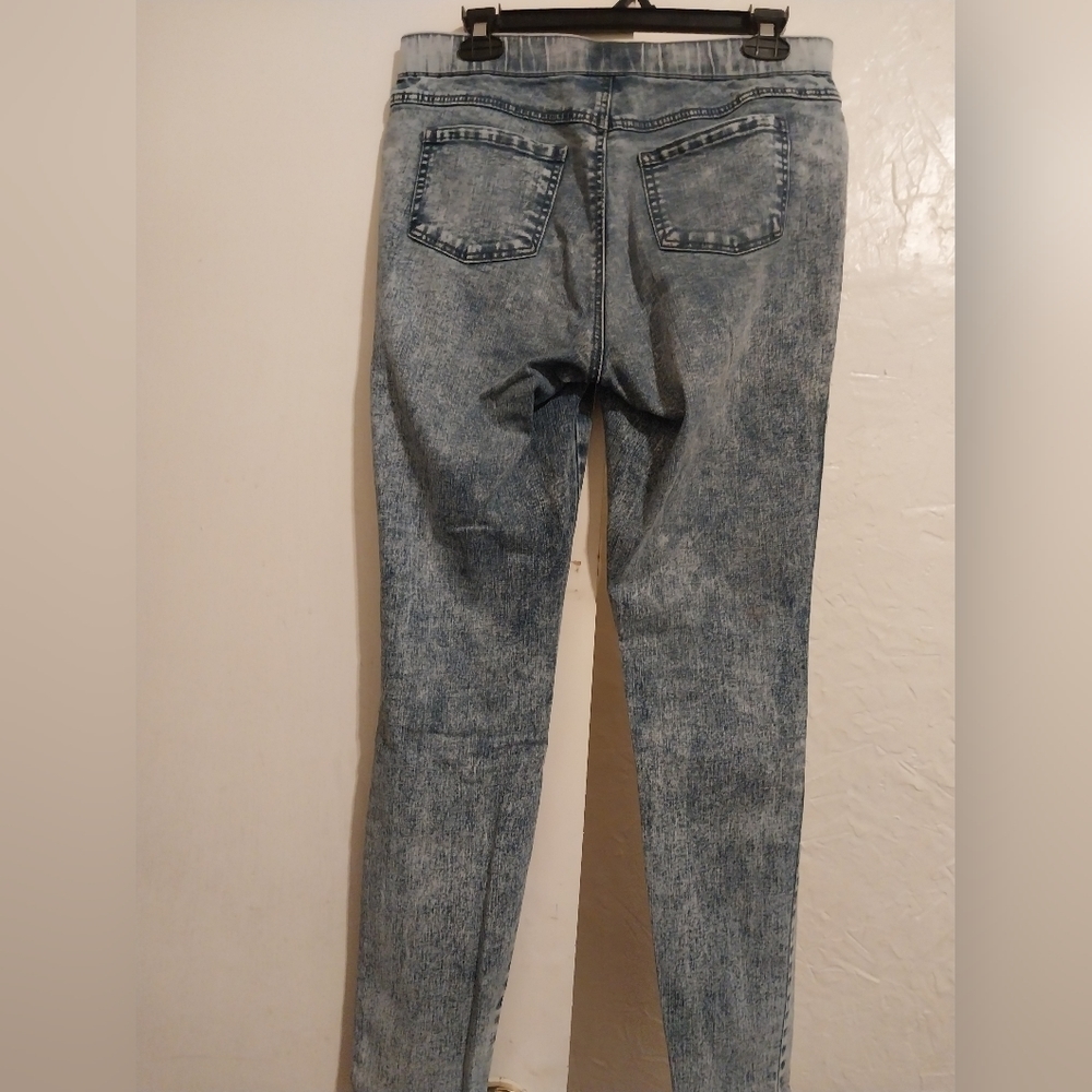 Distressed jeans - Picture 6 of 7